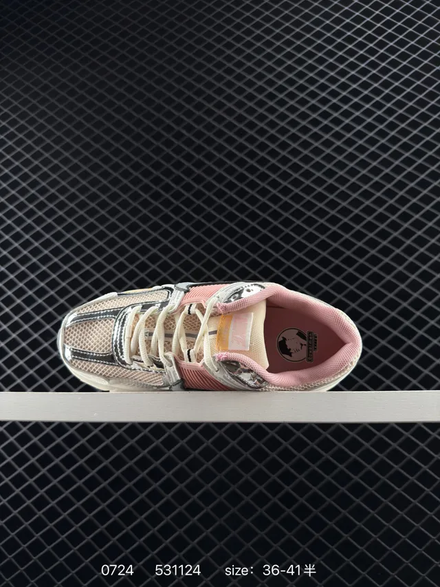Nike Zoom Vomero 5 SP Pink and Cream Chaussures de course 4