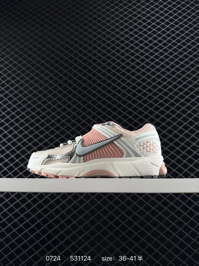 Nike Zoom Vomero 5 SP Pink and Cream Chaussures de course 5