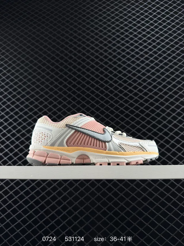 Nike Zoom Vomero 5 SP Pink and Cream Chaussures de course 6