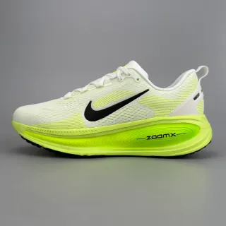 Nike ZoomX Invincible Run Tênis de corrida brancos e amarelos com upper de knit engineered e sola com padrão ondulado