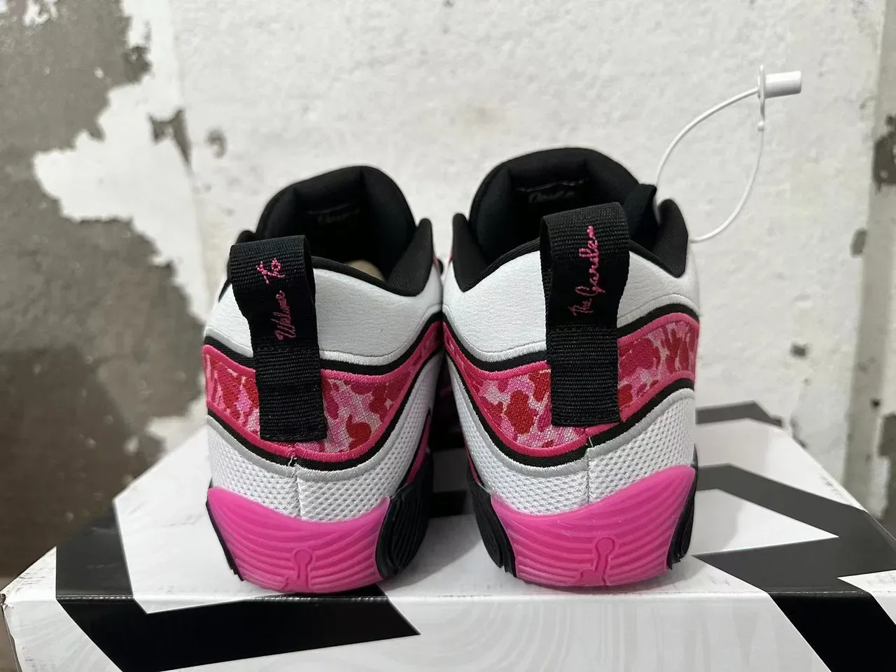 Off-White Air Zoom Type Rosa Floral Branco Preto Tênis Lifestyle 2