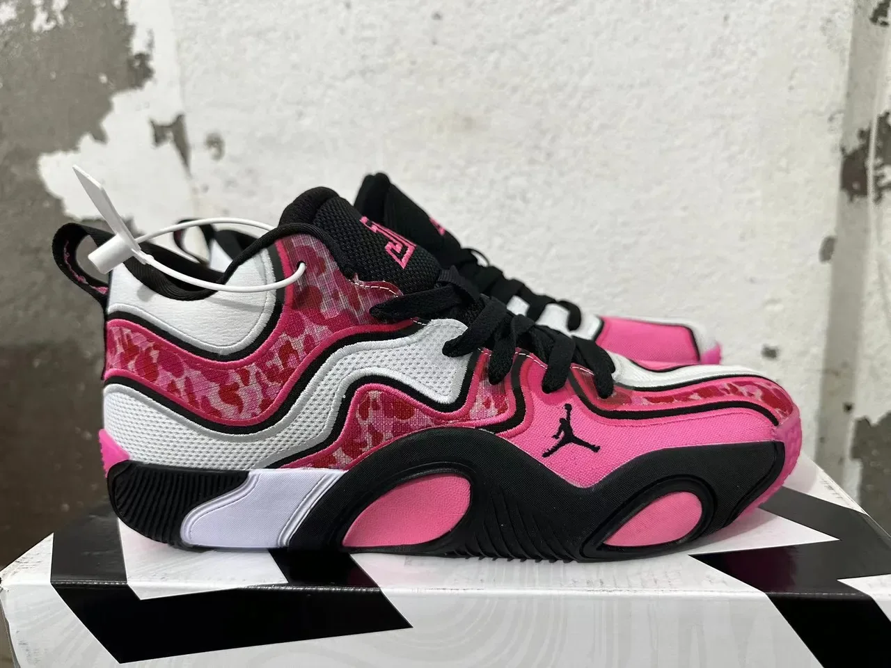 Off-White Air Zoom Type Rosa Floral Branco Preto Tênis Lifestyle 4