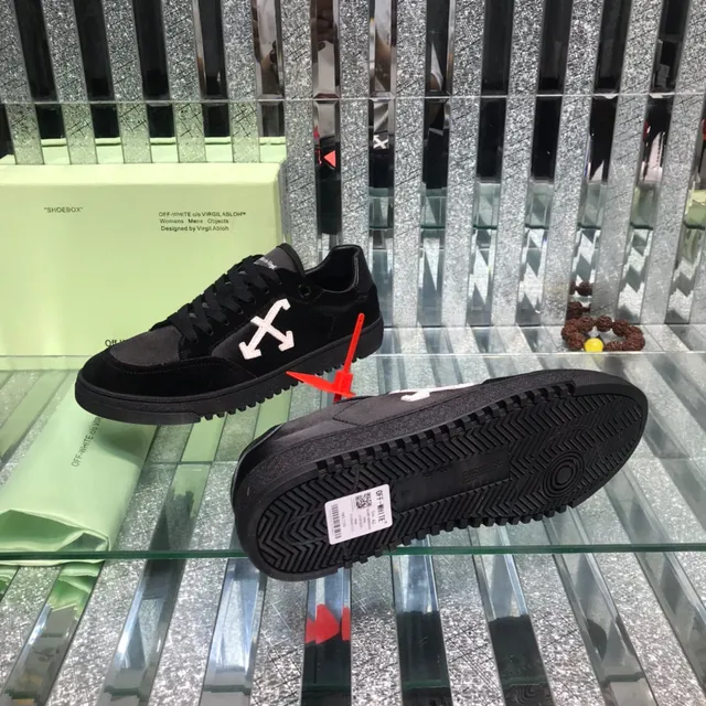 Off-White Arrow Tênis Lifestyle de Couro de Camurça Preto e Cinza 2