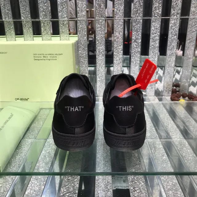 Off-White Arrow Tênis Lifestyle de Couro de Camurça Preto e Cinza 3