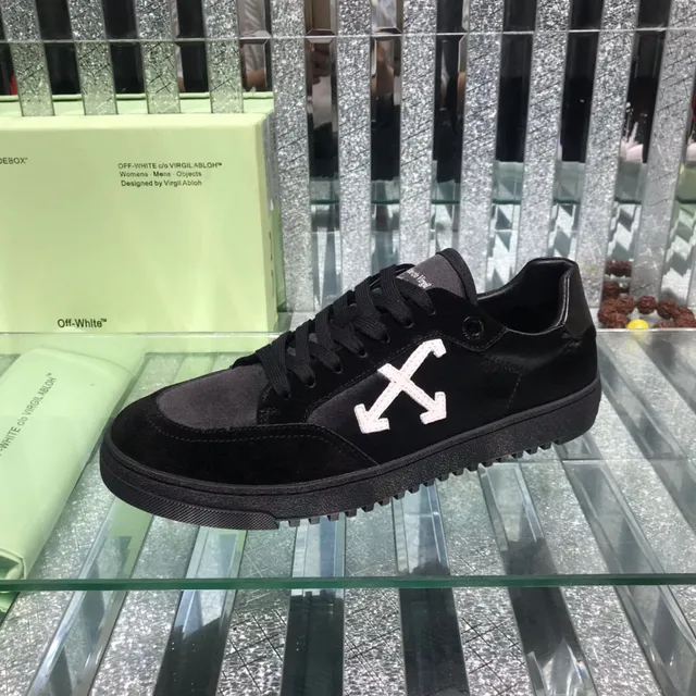 Off-White Arrow Tênis Lifestyle de Couro de Camurça Preto e Cinza 5