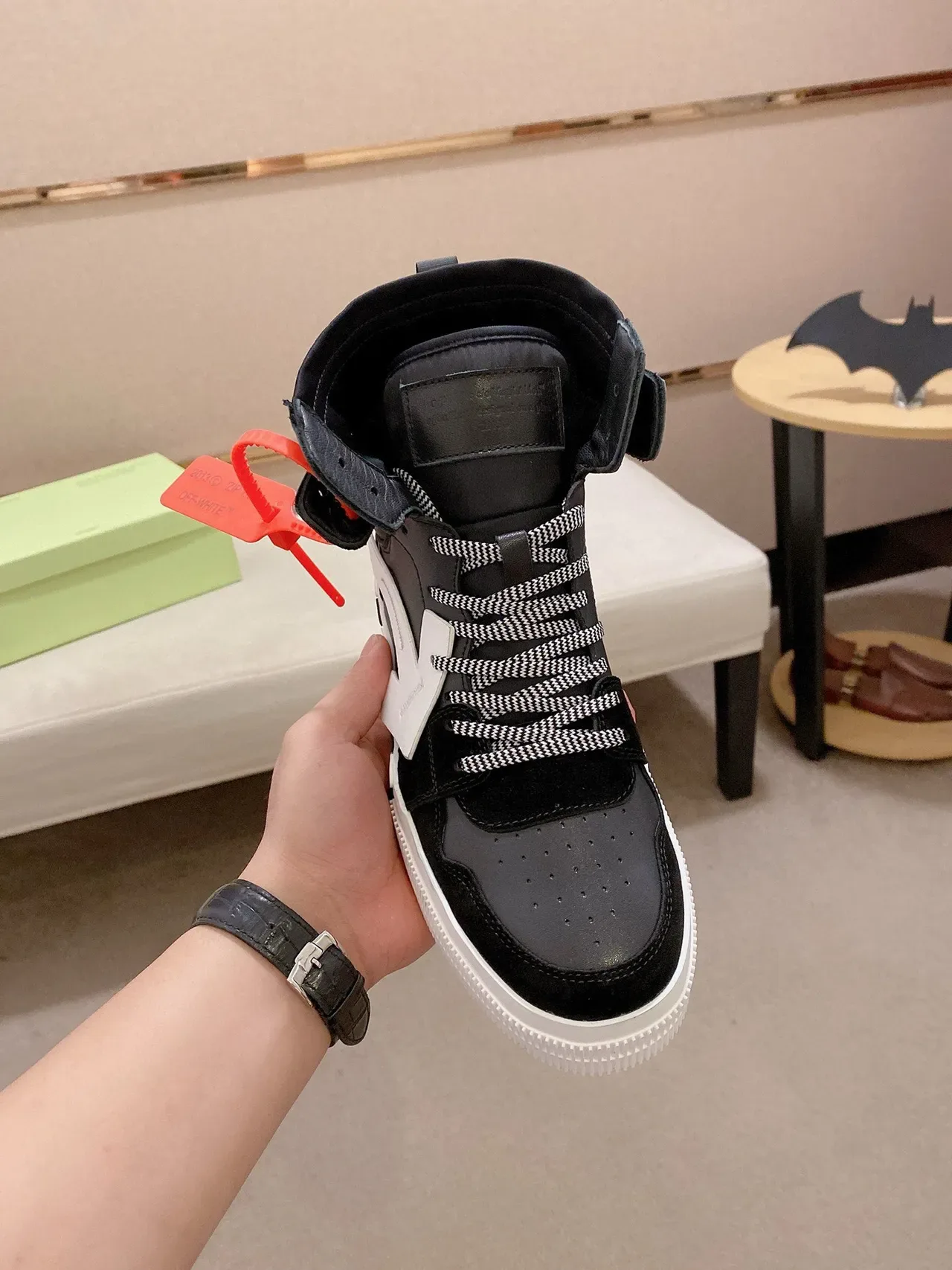Off-White Arrow Tênis Lifestyle Preto e Branco de Cano Alto 6