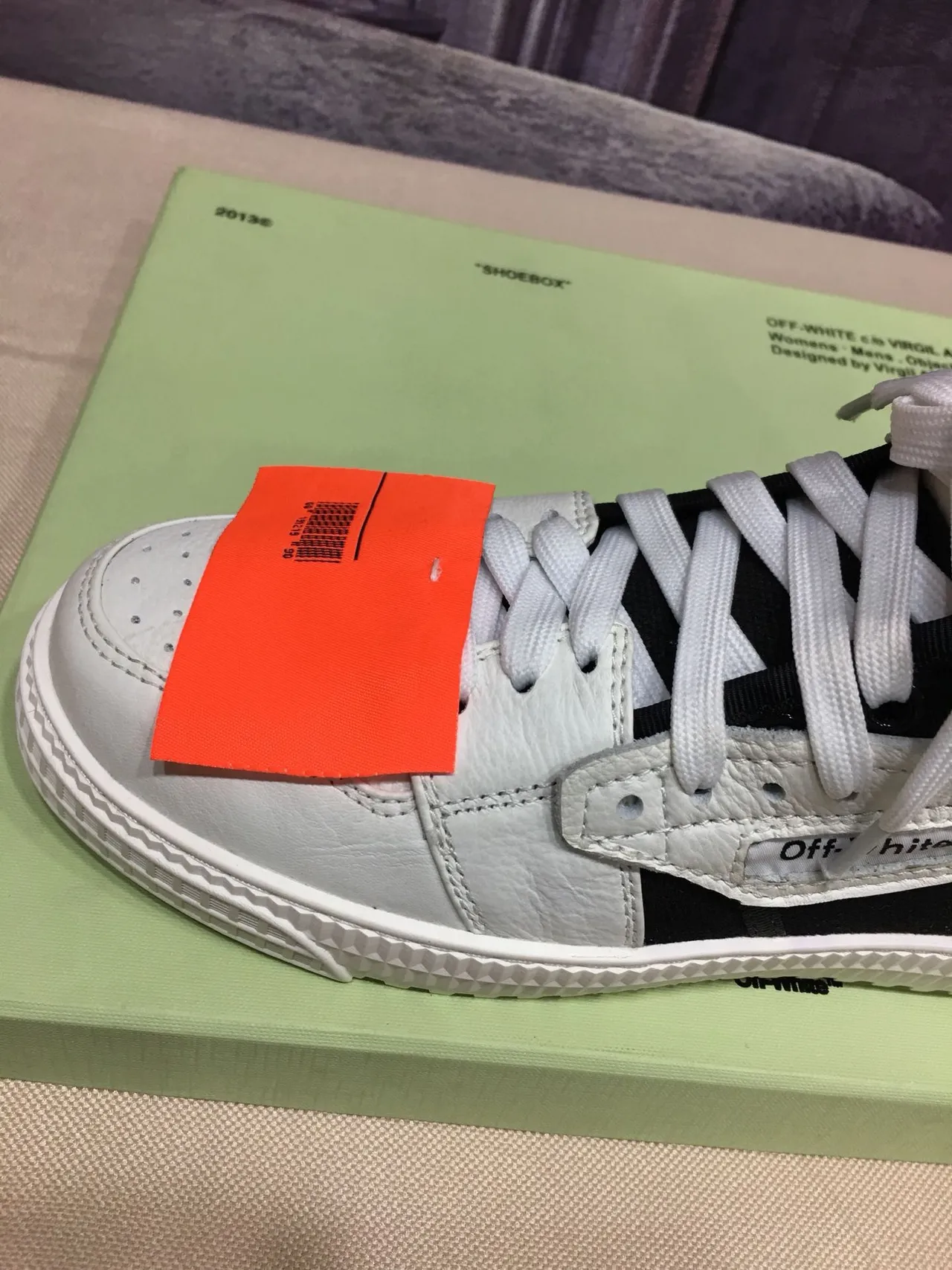 Off-White Tênis Lifestyle Preto de Cano Alto com Detalhes Industriais 5