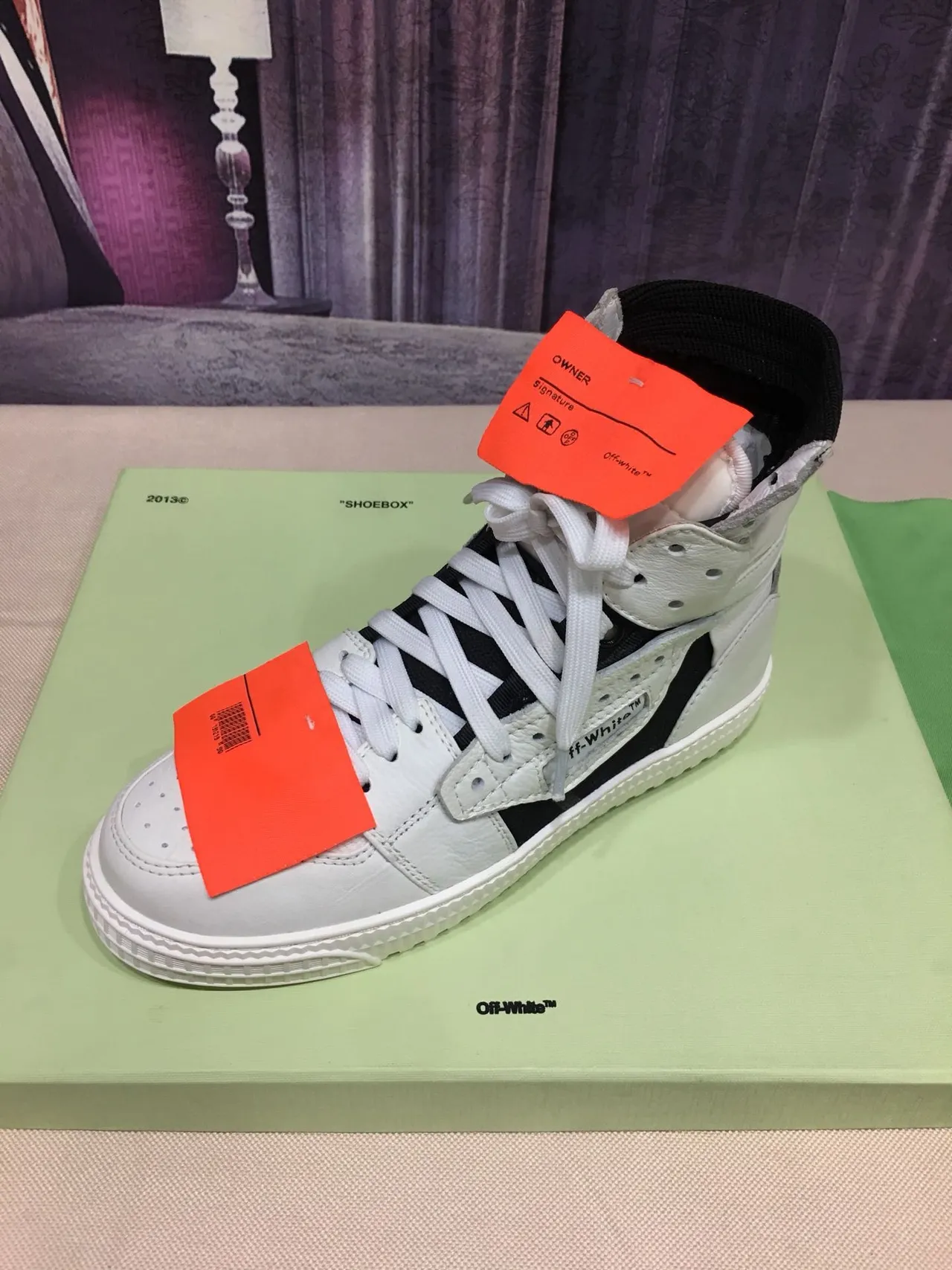 Off-White Tênis Lifestyle Preto de Cano Alto com Detalhes Industriais 7