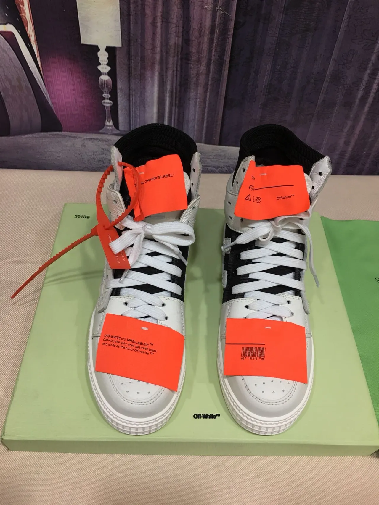 Off-White Tênis Lifestyle Preto de Cano Alto com Detalhes Industriais 9