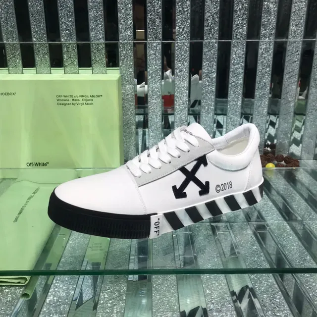 Off-White Black Low-Top Industrial Detailing Lifestyle Sneakers 4