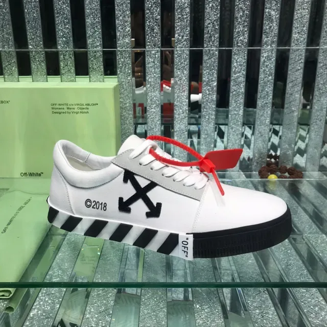 Off-White Black Low-Top Industrial Detailing Lifestyle Sneakers 9