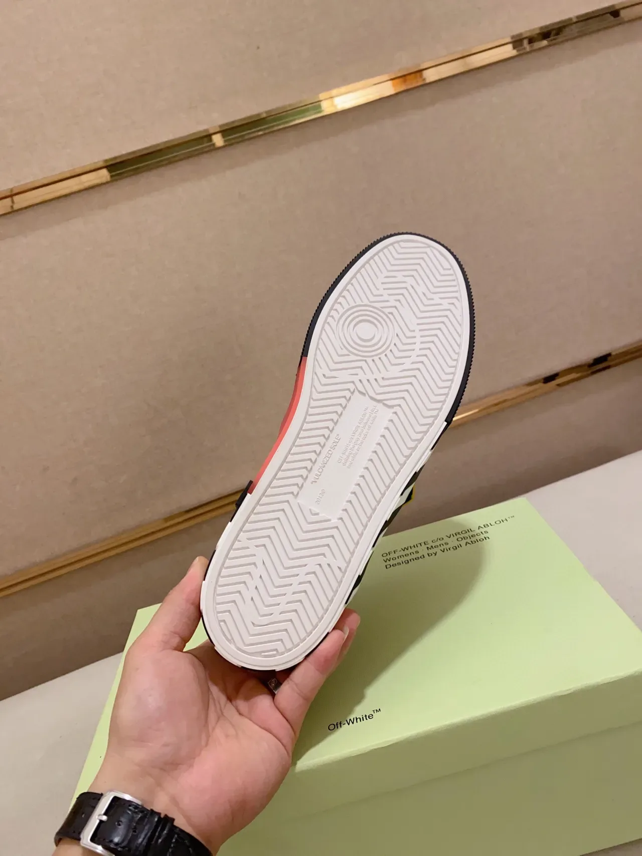 Off-White Chaussures Lifestyle Noires Multicolores Basses avec Rayures Industrielles sur la Semelle Intermédiaire 9