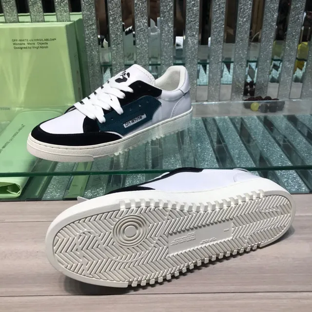 Off-White Sneakers Lifestyle Noir avec Panneaux sur la Partie Supérieure et Zip-Tie Industriel 2