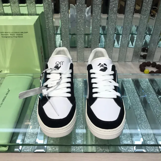 Off-White Sneakers Lifestyle Noir avec Panneaux sur la Partie Supérieure et Zip-Tie Industriel 3