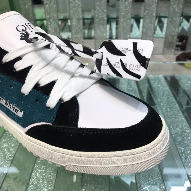 Off-White Sneakers Lifestyle Noir avec Panneaux sur la Partie Supérieure et Zip-Tie Industriel 6