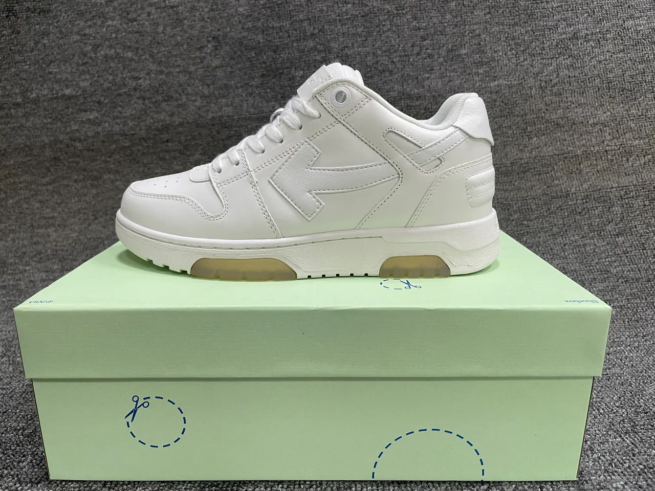 Off-White chaussures lifestyle blanches et bleu clair pour la marche 3
