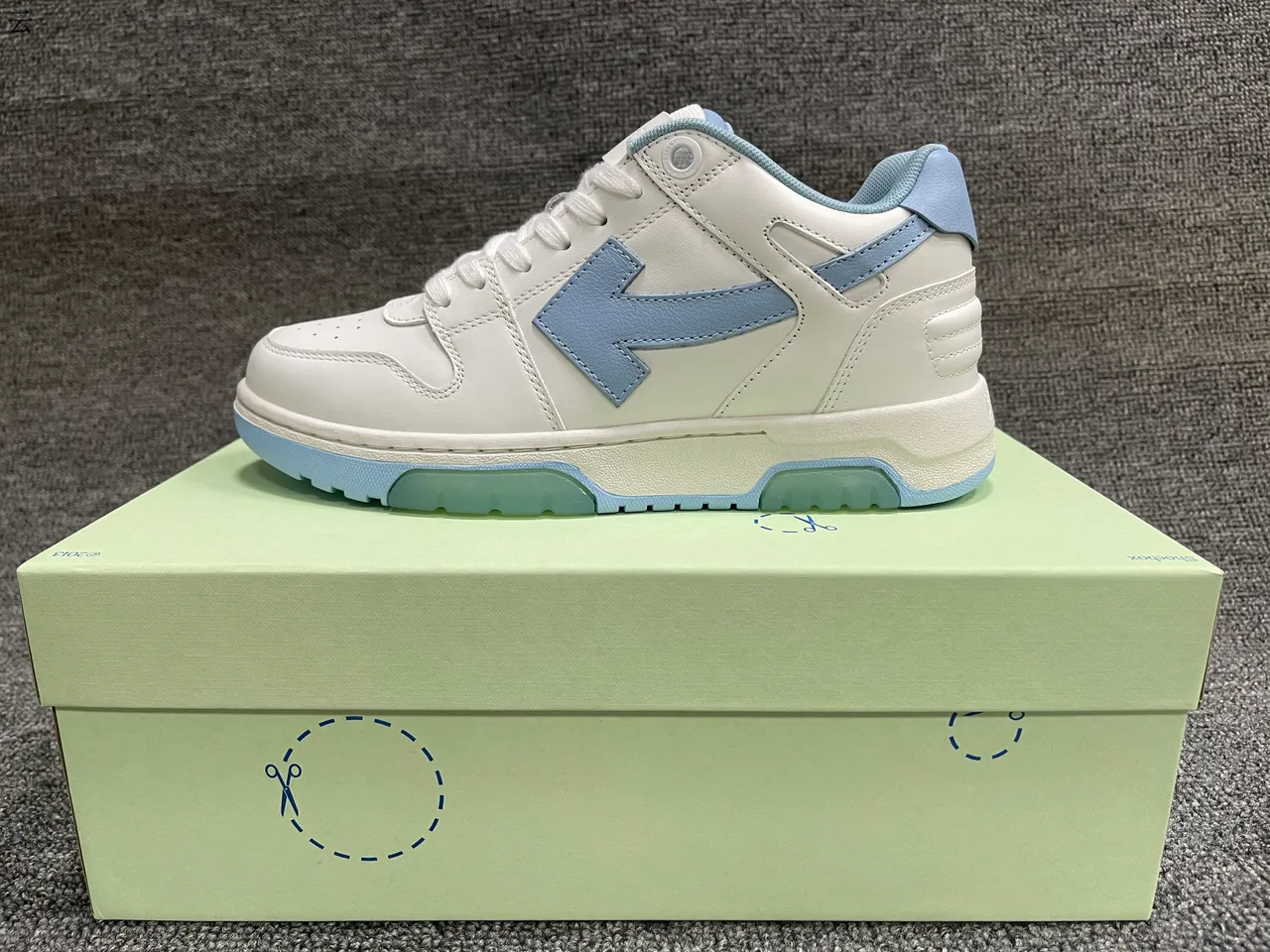 Off-White chaussures lifestyle blanches et bleu clair pour la marche 6