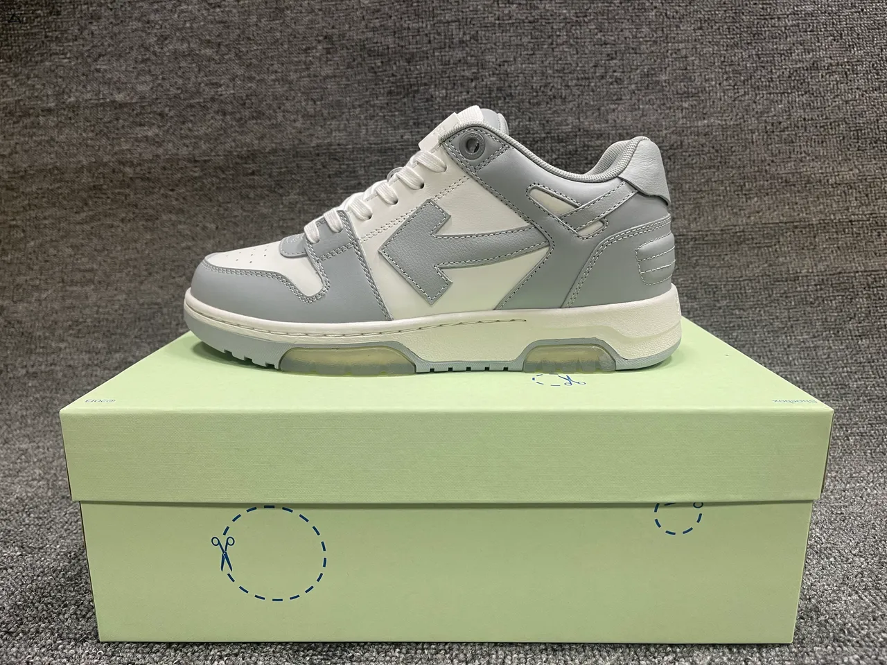 Off-White chaussures lifestyle blanches et bleu clair pour la marche 8