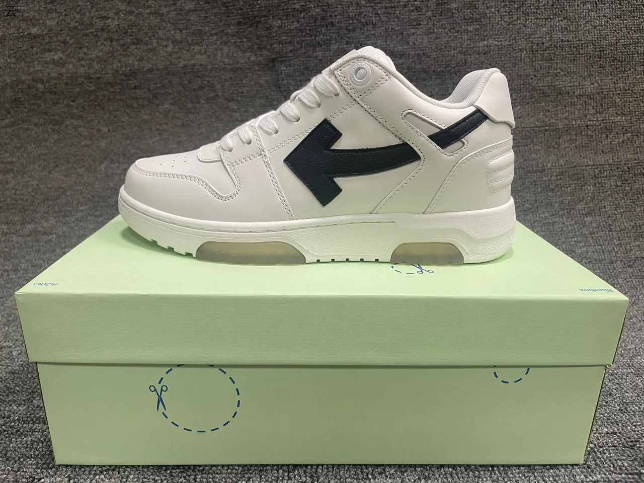 Off-White chaussures lifestyle blanches et bleu clair pour la marche 12