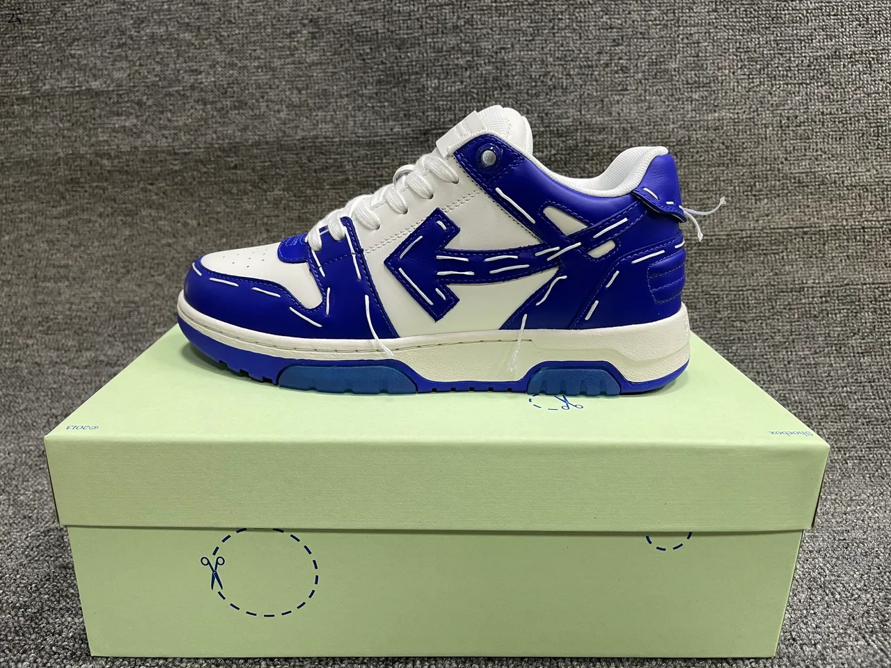 Off-White chaussures lifestyle blanches et bleu clair pour la marche 14