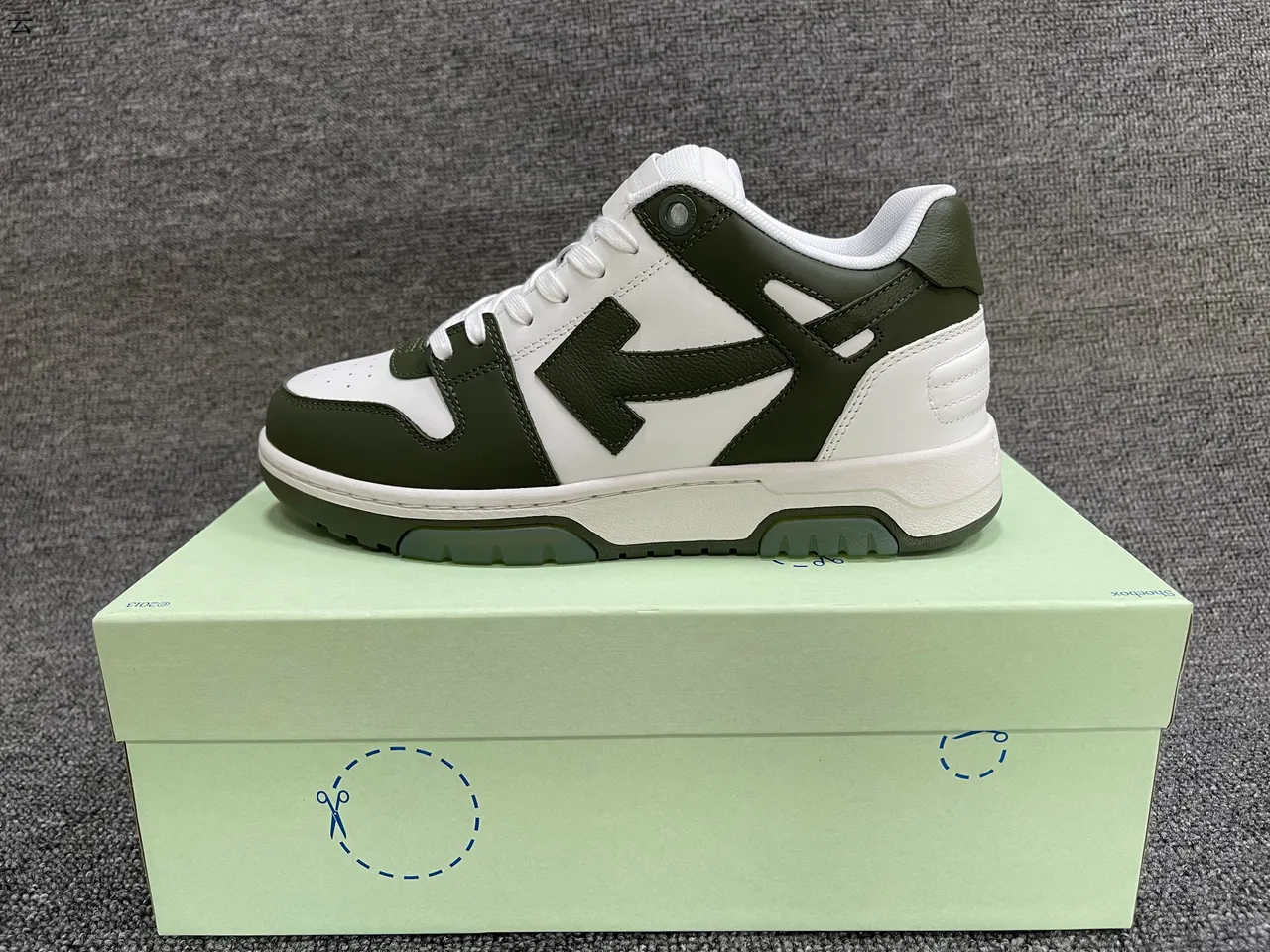 Off-White chaussures lifestyle blanches et bleu clair pour la marche 16