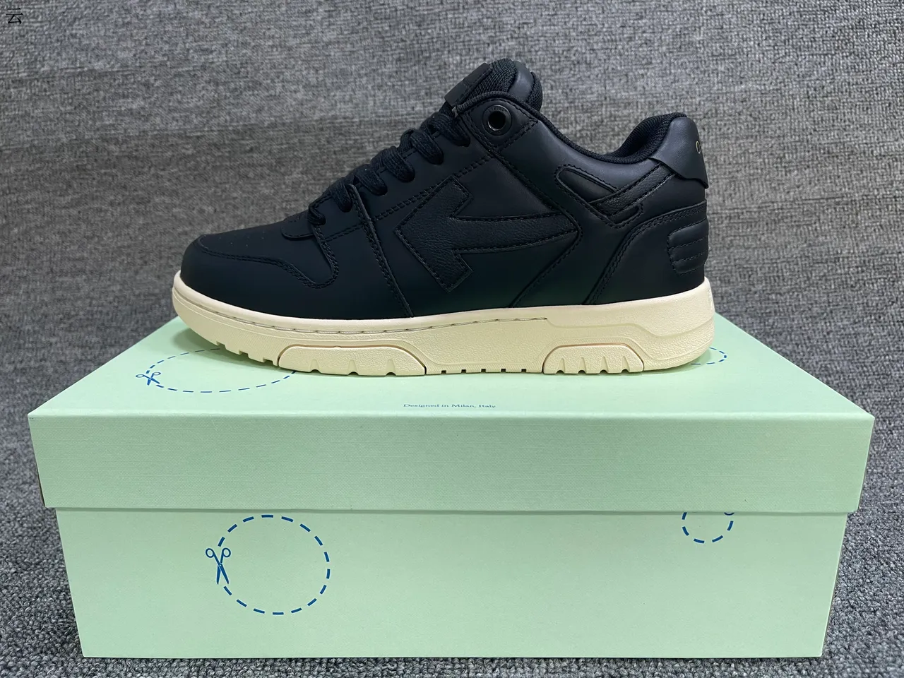 Off-White chaussures lifestyle blanches et bleu clair pour la marche 17
