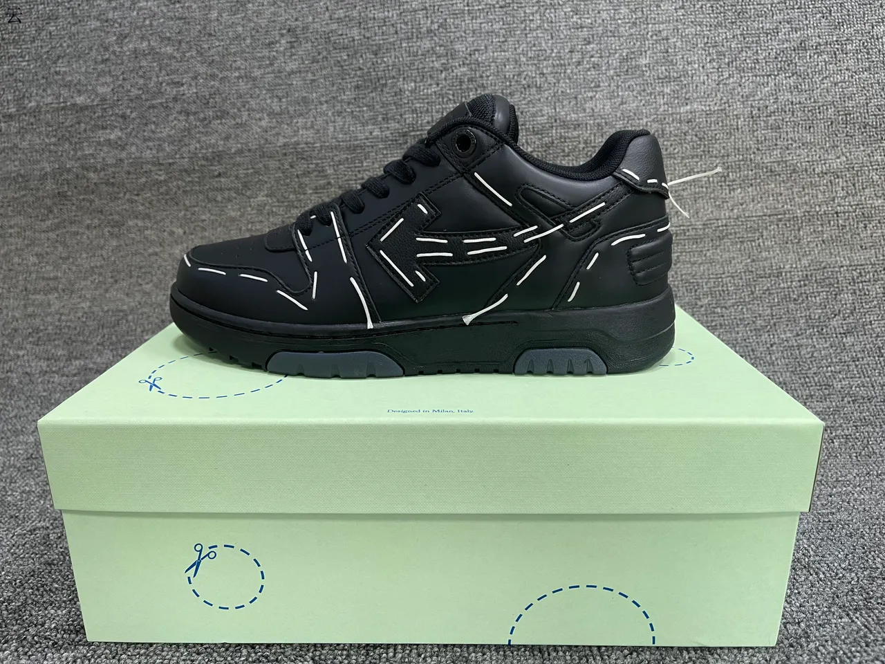 Off-White chaussures lifestyle blanches et bleu clair pour la marche 18