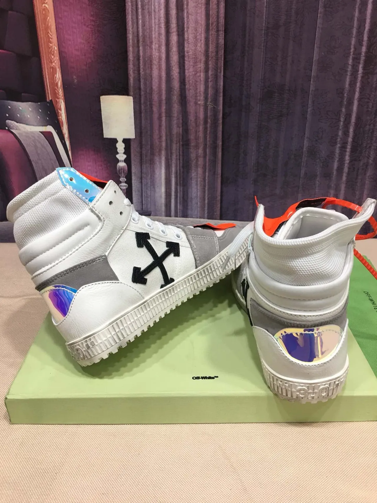 Off-White zapatillas lifestyle gris plataforma alta panel holográfico 3