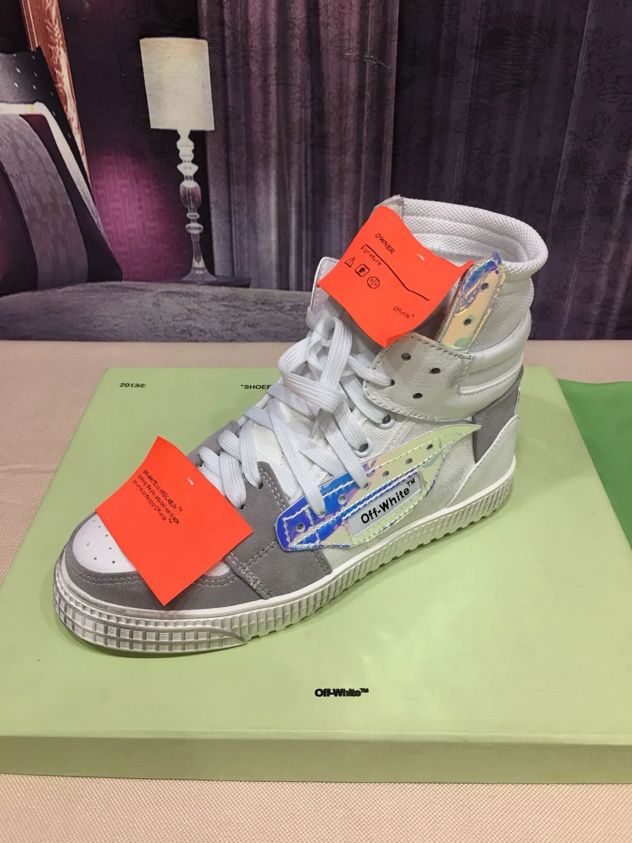 Off-White zapatillas lifestyle gris plataforma alta panel holográfico 7