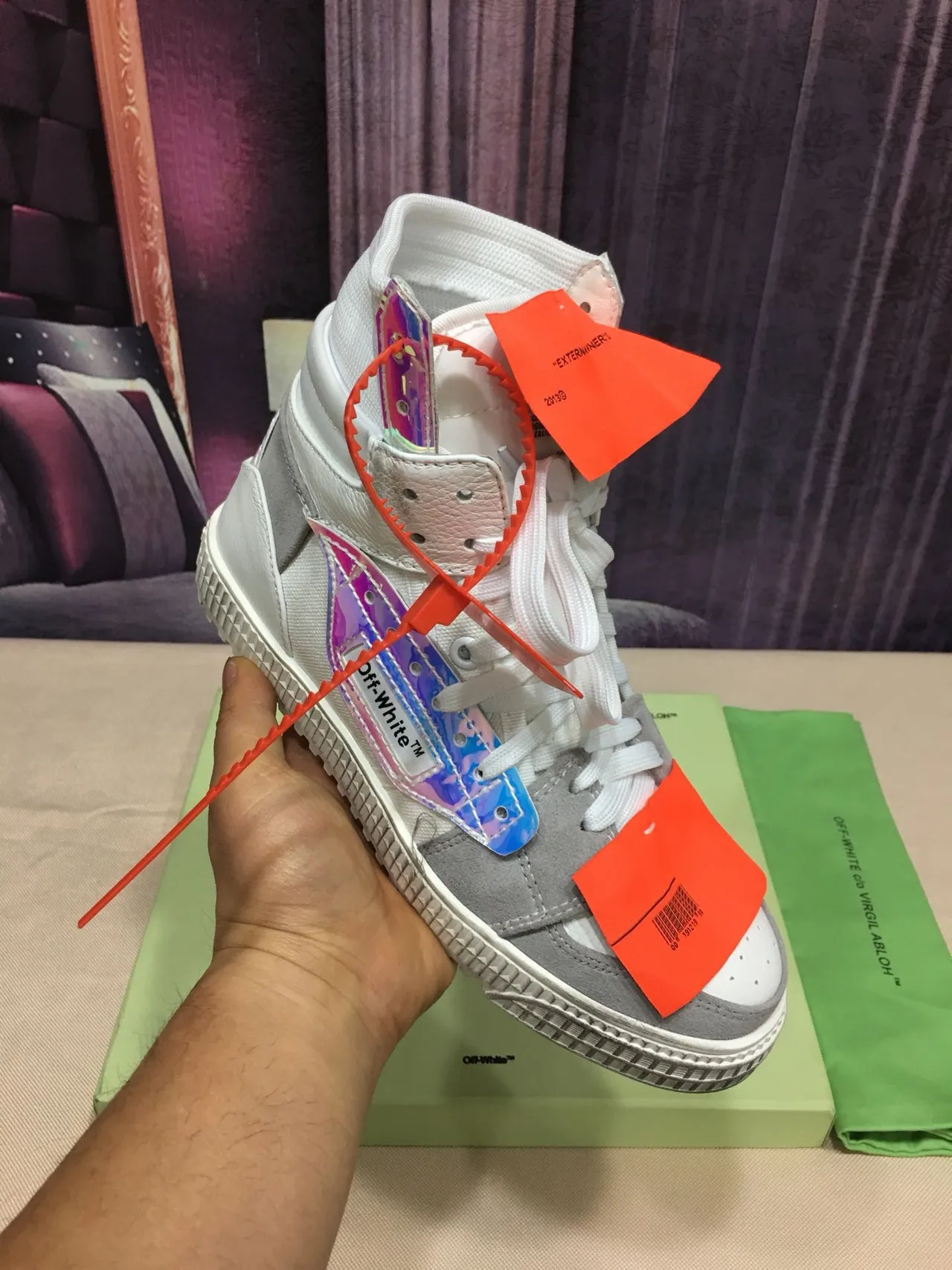 Off-White zapatillas lifestyle gris plataforma alta panel holográfico 8