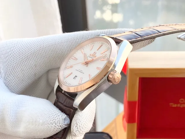 Omega Seamaster Aqua Terra সাদা ডায়াল গোলাপি সোনার বেজেল যান্ত্রিক ঘড়ি 4