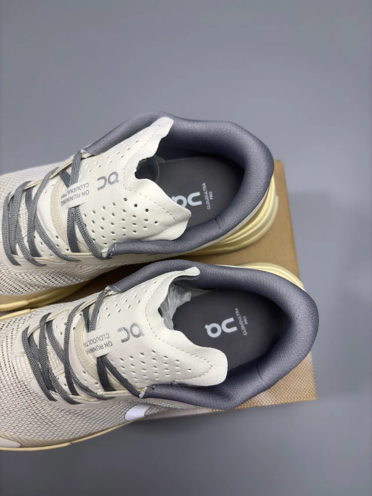 On Beige Gris Maille Ingénierie Supérieure Semelle Intermédiaire Sculptée Helion Chaussures de Running 7