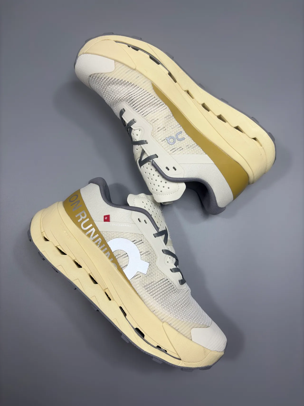 On Beige Gris Maille Ingénierie Supérieure Semelle Intermédiaire Sculptée Helion Chaussures de Running 8