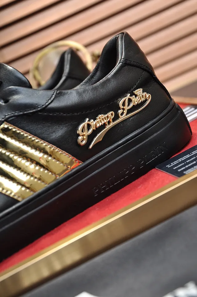 Philipp Plein Tênis de couro preto e dourado com listras de estilo de vida 2