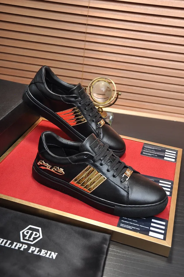 Philipp Plein Tênis de couro preto e dourado com listras de estilo de vida 5