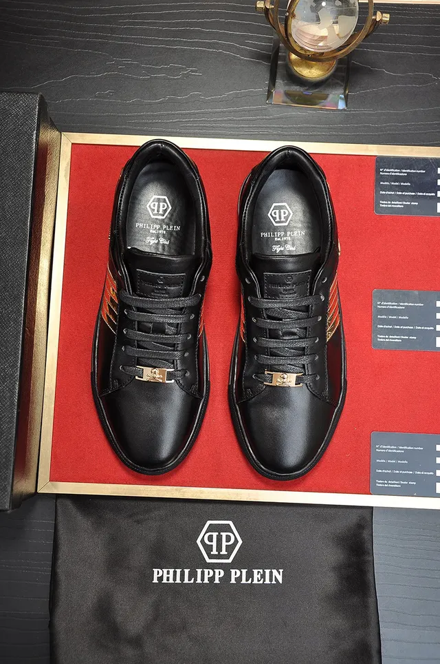 Philipp Plein Tênis de couro preto e dourado com listras de estilo de vida 7