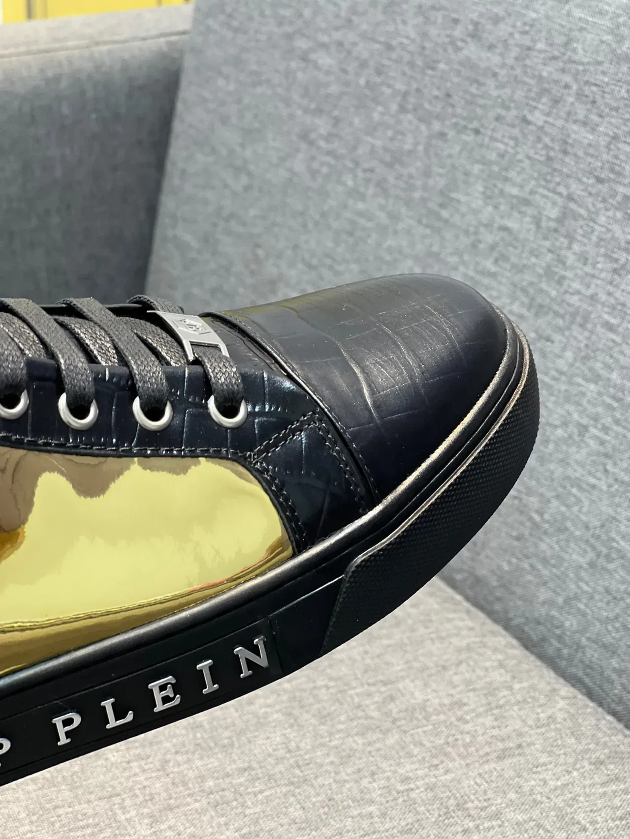 Philipp Plein حذاء أسود ذهبي عالي الارتفاع جلد تمساح مطبوع أسلوب حياة 4