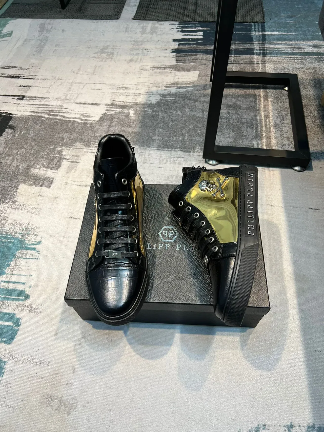 Philipp Plein حذاء أسود ذهبي عالي الارتفاع جلد تمساح مطبوع أسلوب حياة 5