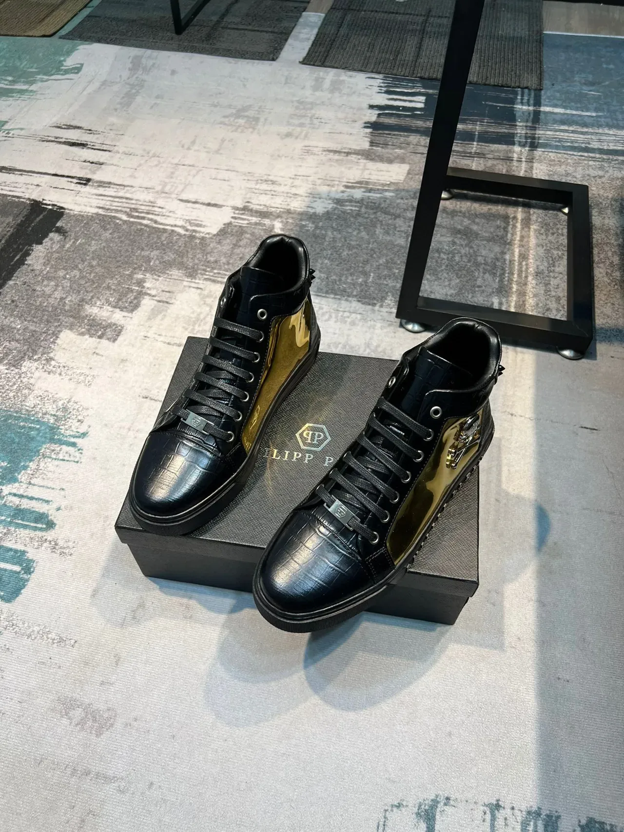 Philipp Plein حذاء أسود ذهبي عالي الارتفاع جلد تمساح مطبوع أسلوب حياة 6