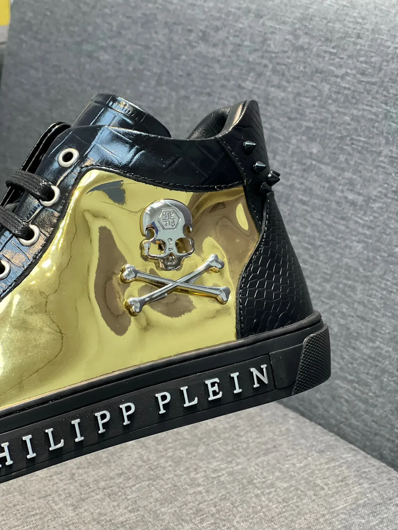 Philipp Plein حذاء أسود ذهبي عالي الارتفاع جلد تمساح مطبوع أسلوب حياة 9