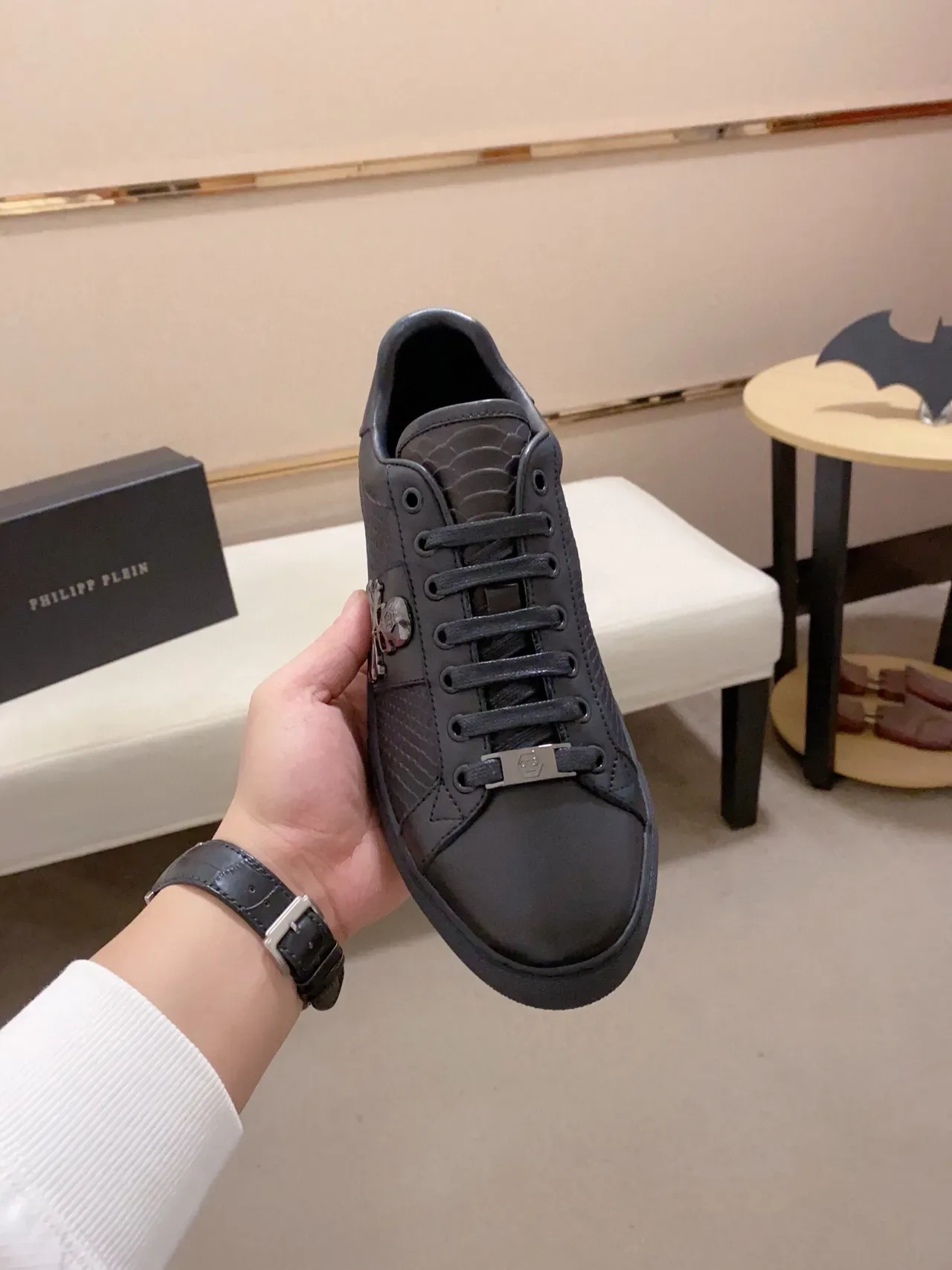 Philipp Plein Tênis Lifestyle com Emblema de Caveira Embossado com Cobra em Preto 2
