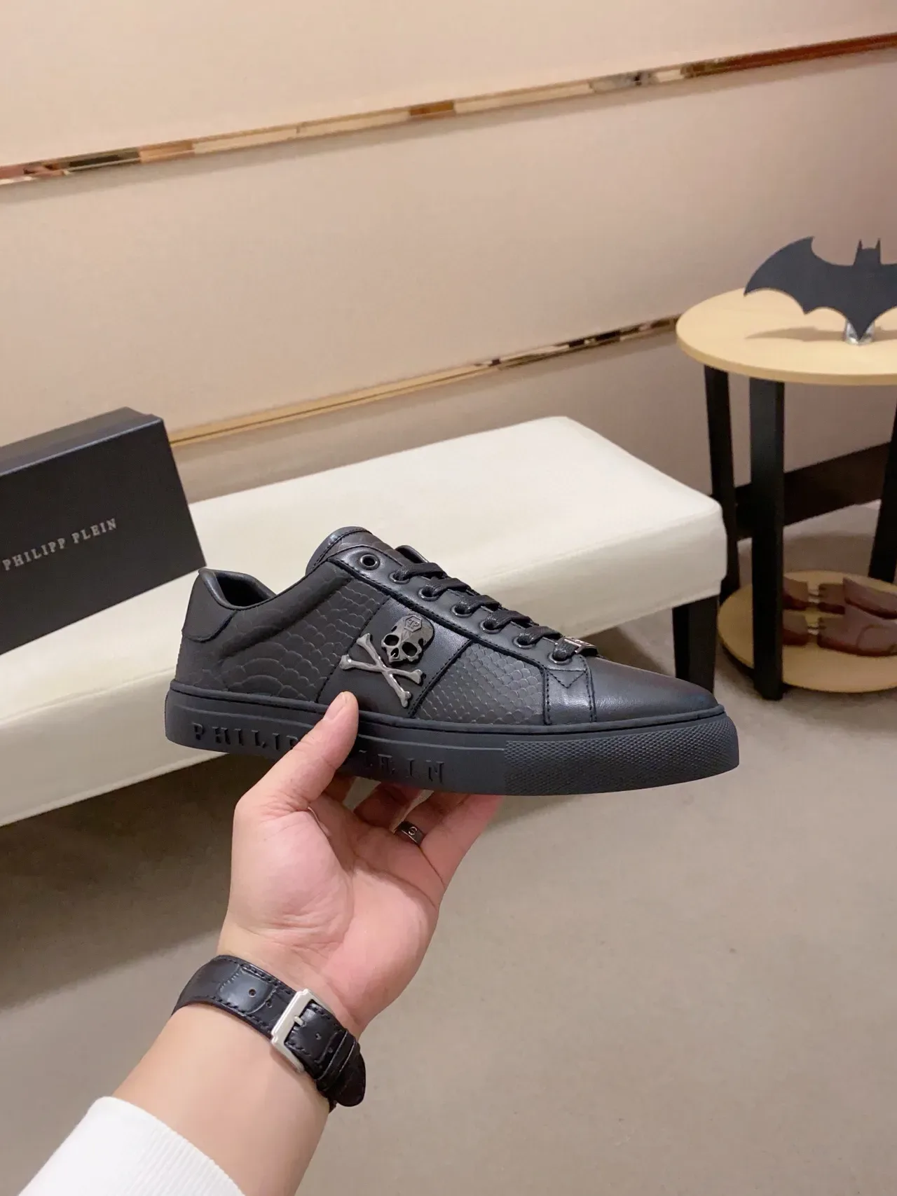 Philipp Plein Tênis Lifestyle com Emblema de Caveira Embossado com Cobra em Preto 4