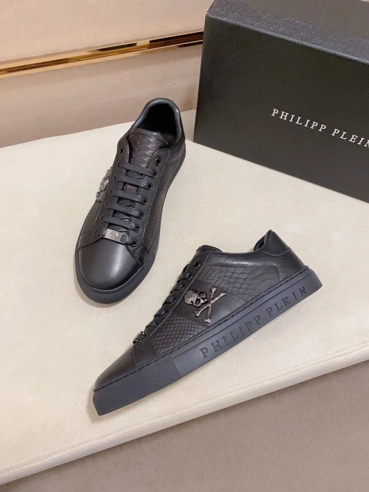 Philipp Plein Tênis Lifestyle com Emblema de Caveira Embossado com Cobra em Preto 7