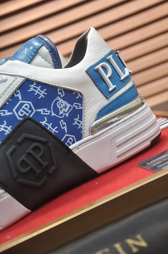 Philipp Plein White and Blue Graphic-Print Lifestyle Sneaker 2