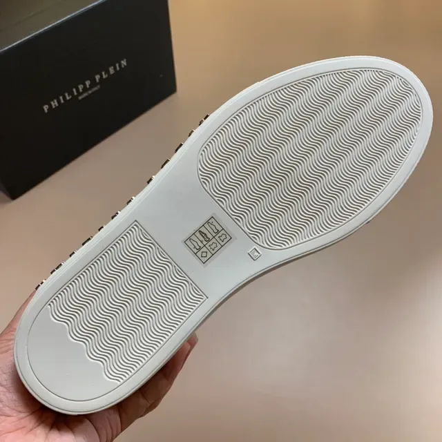 Philipp Plein Tênis lifestyle brancas e pretas de couro suave superior com cordões trançados branded 3