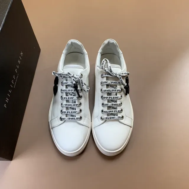 Philipp Plein Tênis lifestyle brancas e pretas de couro suave superior com cordões trançados branded 4