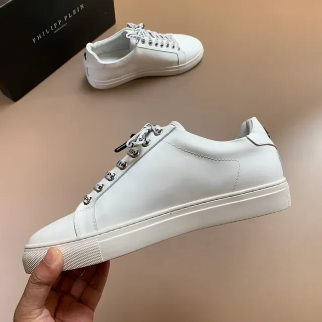 Philipp Plein Tênis lifestyle brancas e pretas de couro suave superior com cordões trançados branded 5