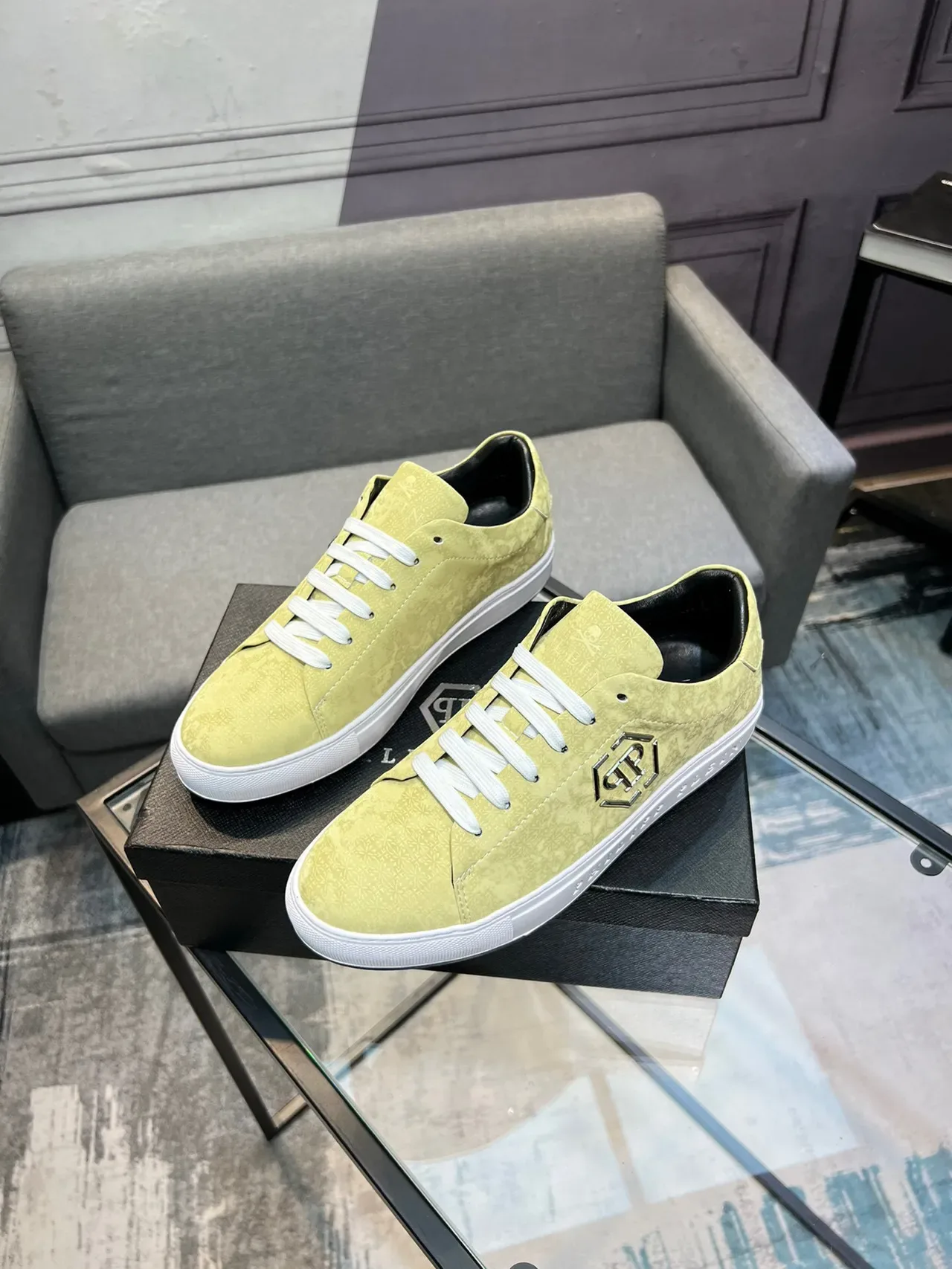 Philipp Plein Sneakers lifestyle Jaune Blanc Tige Texturée effet Daim Semelle Plate Caoutchouc 3
