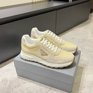 حذاء رياضي Prada Cloudbust بيج وكريم لايف ستايل