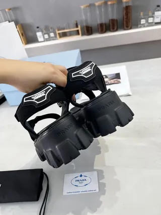 Prada Cloudbust صنادل جلادياتور أسود كيونكي منصة 3